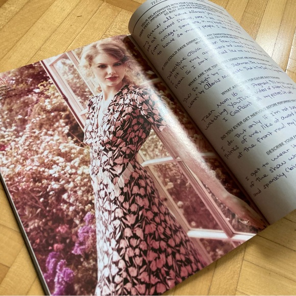Taylor Swift Teen Vogue magazine cover August 2011 — Rare collectible item - Picture 5 of 6